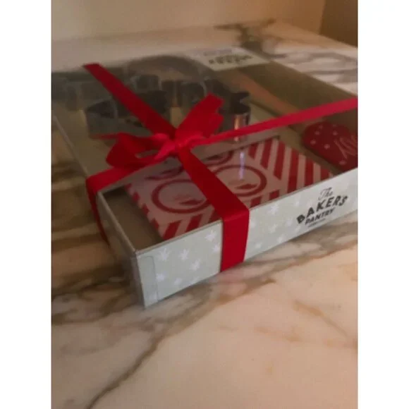 The Bakers Pantry Holiday Cookie Making Gift Set - Spatula Cutters & More - Picture 7 of 7